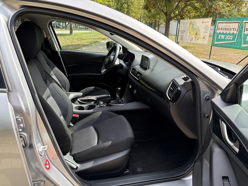 Mazda 3 2.0 Center-Line - fotka 25 z 36