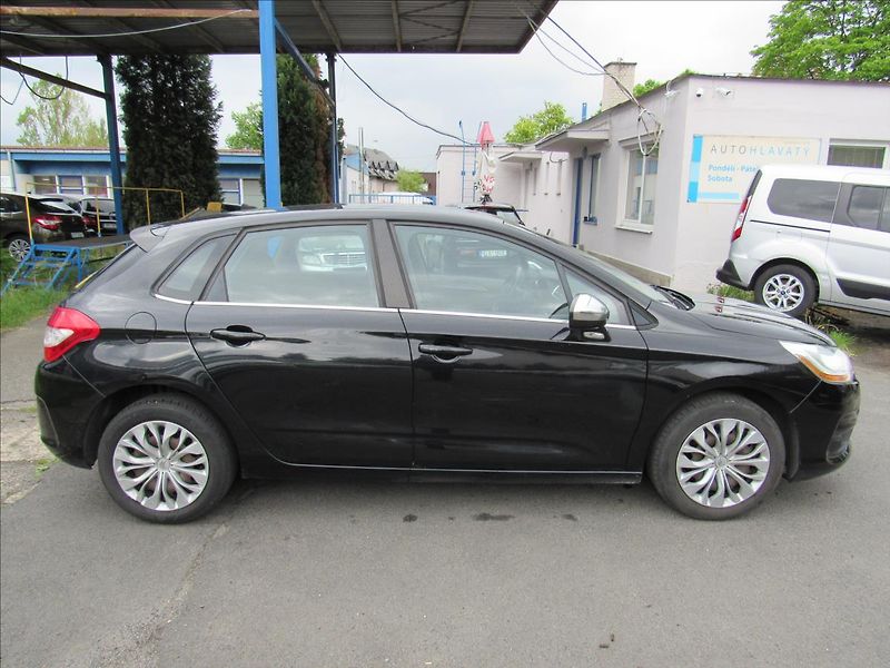 Citroën C4 1,2 96kW - fotka 8 z 29