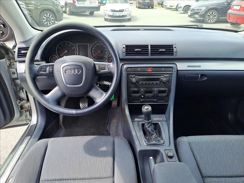 Audi A4 Avant 2,0 i QUATTRO - fotka 9 z 13