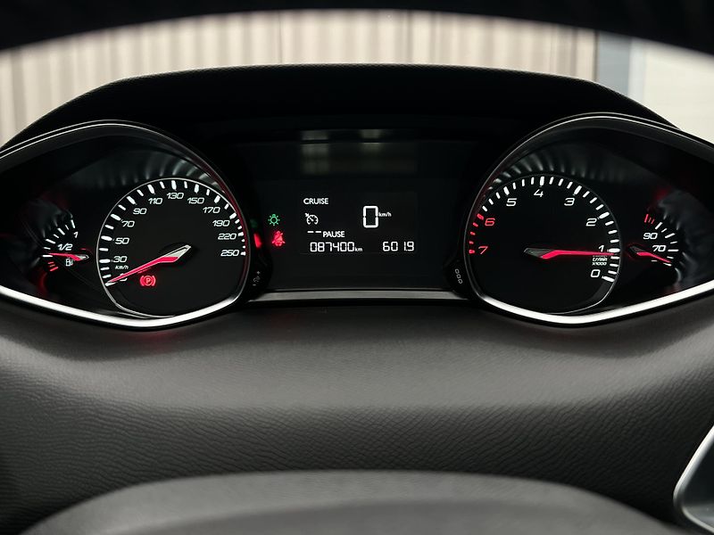 Peugeot 308 1.2 PURETECH ACTIVE 1. maj. - fotka 20 z 39
