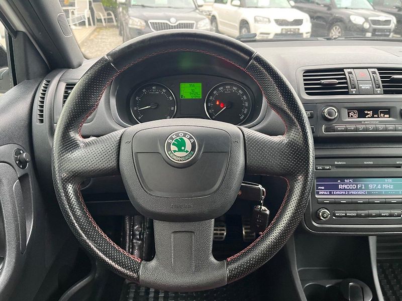 Škoda Fabia (2011) 1.2 TSi Monte Carlo Top Stav - fotka 12 z 26