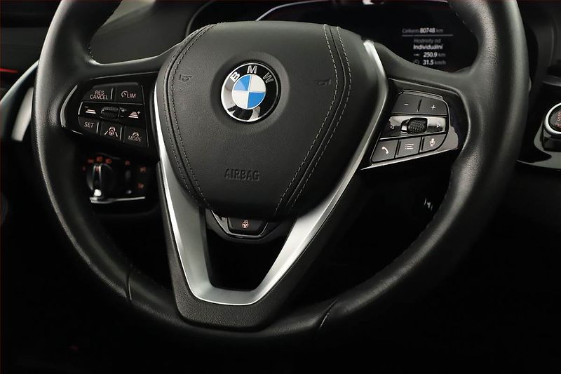 BMW Řada 5 (2023) 530d xDrive - fotka 20 z 21
