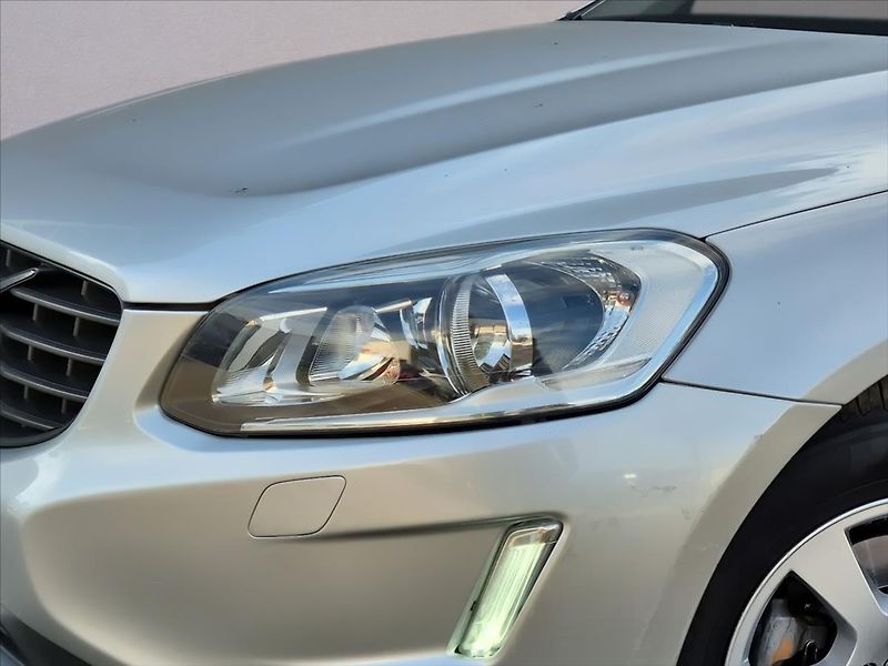 Volvo XC60 2,0 D4 FWD - fotka 5 z 18