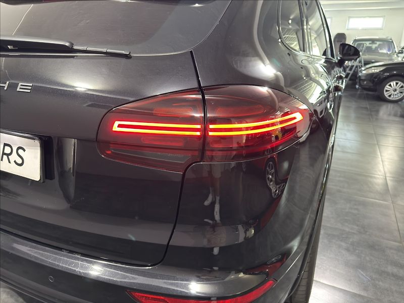 Porsche Cayenne 3,0   D VZDUCH PANO BOSE 360 - fotka 36 z 44
