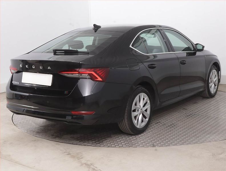 Škoda Octavia (2022) 2.0 TDI, Automat, ČR,1.maj - fotka 5 z 16