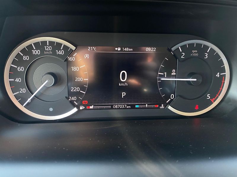 Land Rover Discovery Sport (2020) 2.0 D180 4X4 AUT - fotka 16 z 35