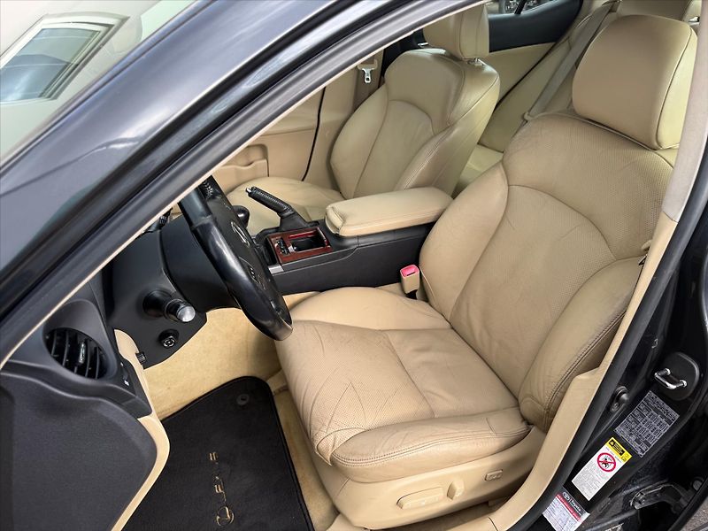 Lexus IS 220d 2,2 - fotka 8 z 20
