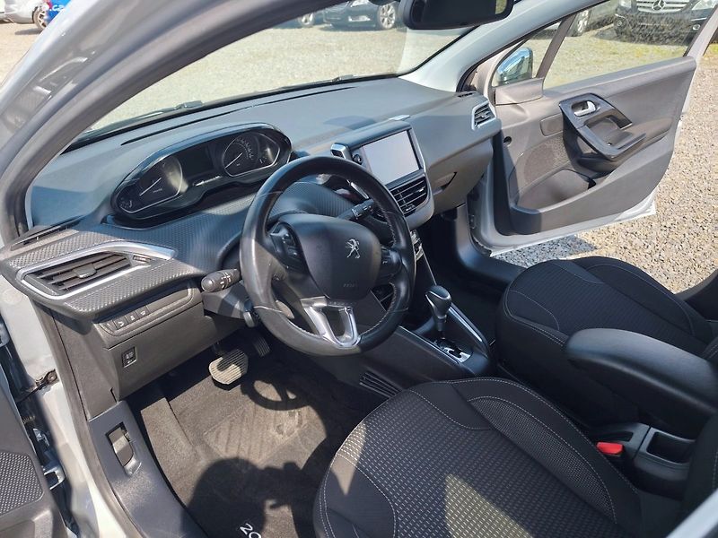 Peugeot 208 (2017) - fotka 14 z 32
