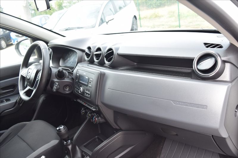 Dacia Duster 1,6 i 84KW 4X4 TAŽNÉ NOVÁ STK - fotka 21 z 42