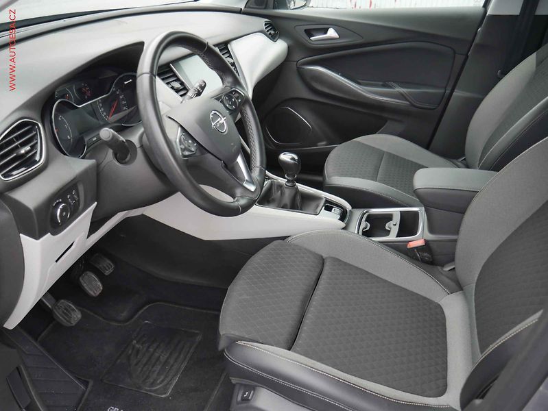 Opel Grandland X (2020) 1.2 PT, Innovation, LED - fotka 9 z 15