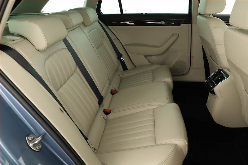 Škoda Superb (2022) Laurin&Klement iV 1.4 TSI PHEV - fotka 7 z 21