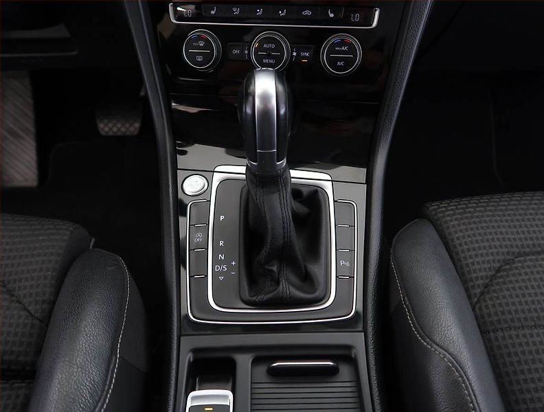 Volkswagen Golf (2016) Highline 2.0 TDI, Automat - fotka 13 z 23