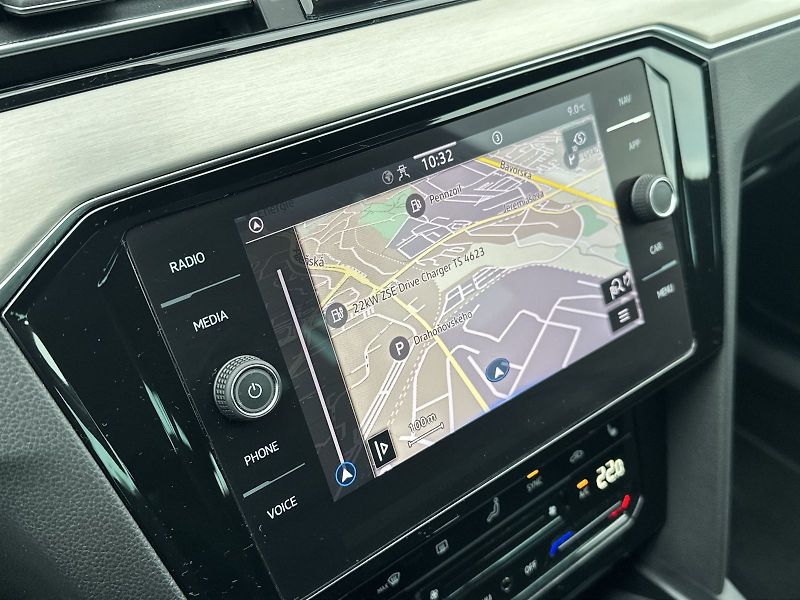 Volkswagen Passat Variant (2023) 2.0 TDI 4Motion DSG R-Line - fotka 12 z 35