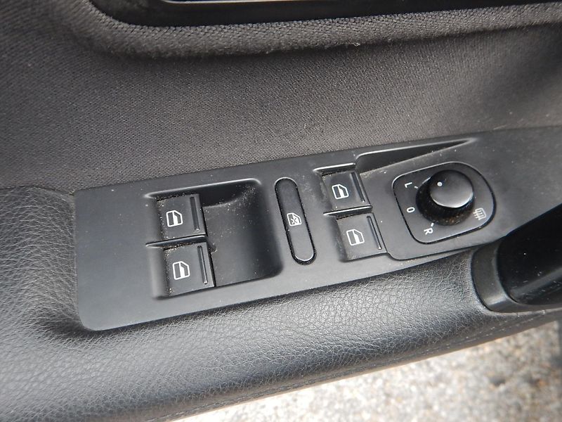 Volkswagen Passat CC 2.0 TDI, 103 kW, DIGIKLIMA - fotka 16 z 25