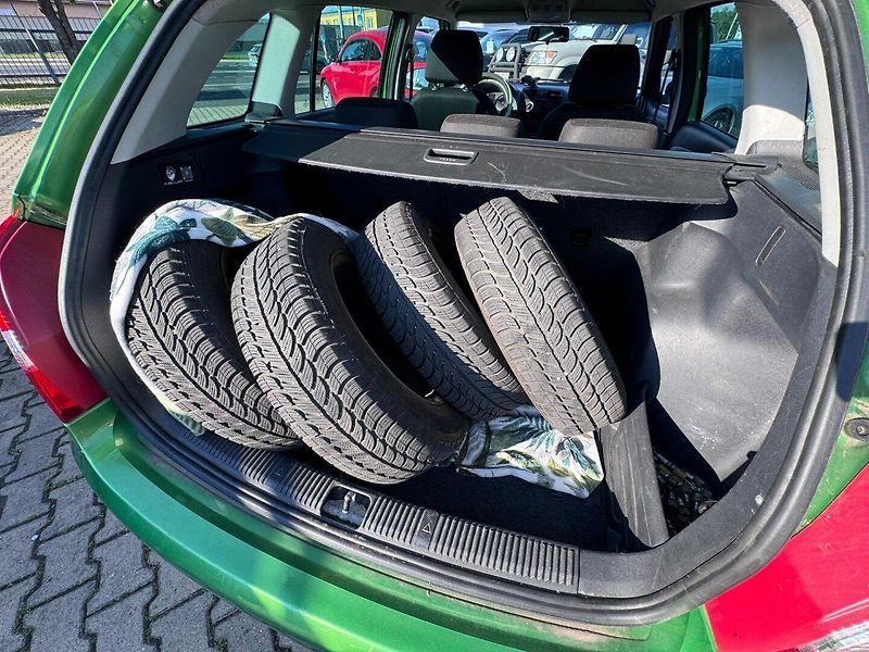 Škoda Fabia (2010) 1,2 TSI 63 KW 2X KOLA - fotka 31 z 45