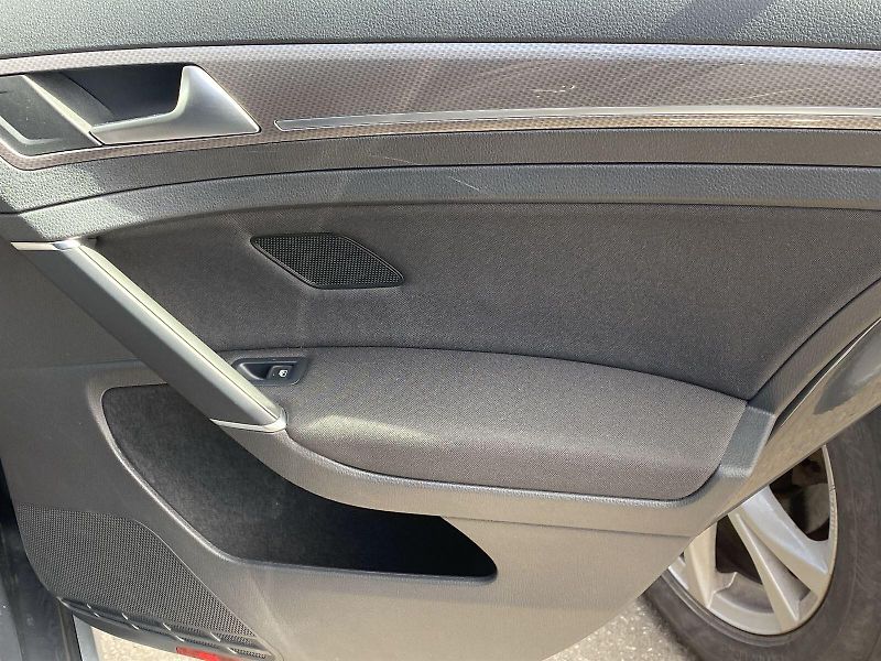 Volkswagen Golf (2020) Variant 2.0 TDI DSG 4Motion Al - fotka 25 z 31