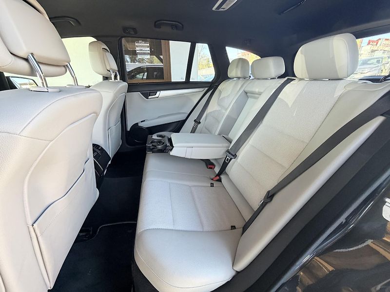 Mercedes-Benz Třídy C 350 CDI AVANTGARDE - fotka 24 z 27