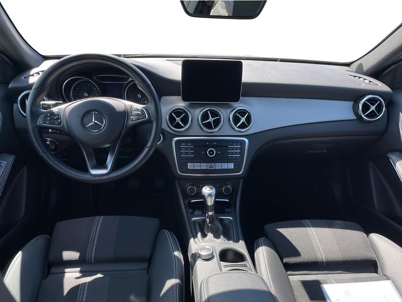 Mercedes-Benz GLA 180 i - fotka 5 z 25