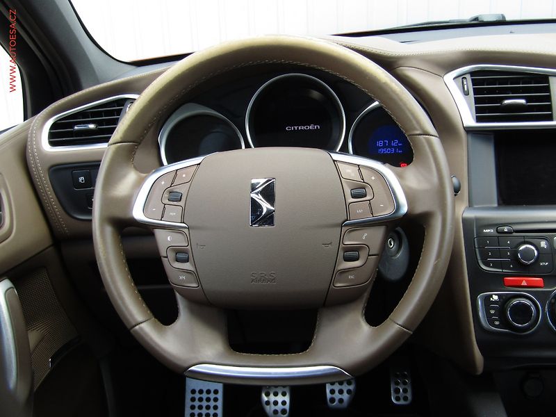 DS Automobiles DS4 (2012) 2.0 HDi, Navi, kůže - fotka 15 z 20
