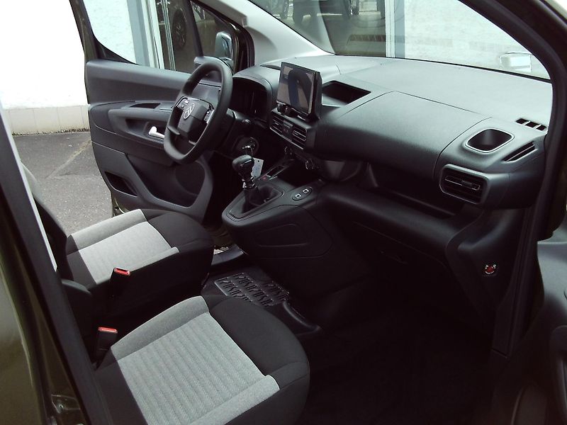 Citroën Berlingo (2026) PLUS Petrol 110k Manual - fotka 7 z 13