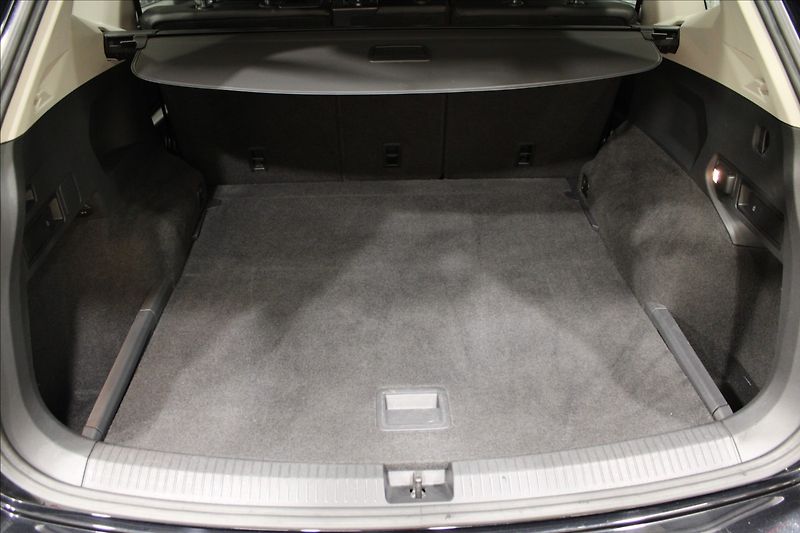 Volkswagen Tiguan Allspace 2,0 TSI ALL 4M DSG R-line - fotka 6 z 33