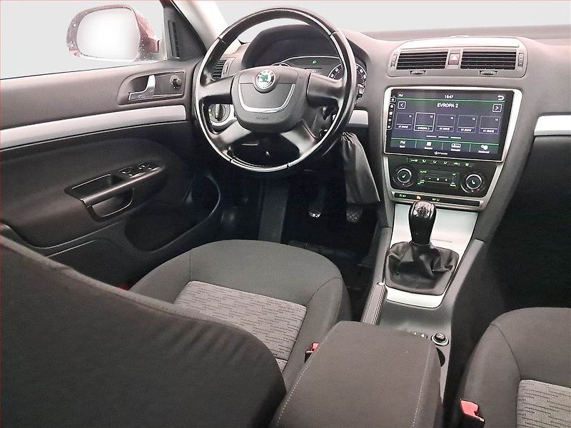 Škoda Octavia (2010) Ambiente 1.8 TSI, Tempomat - fotka 7 z 15