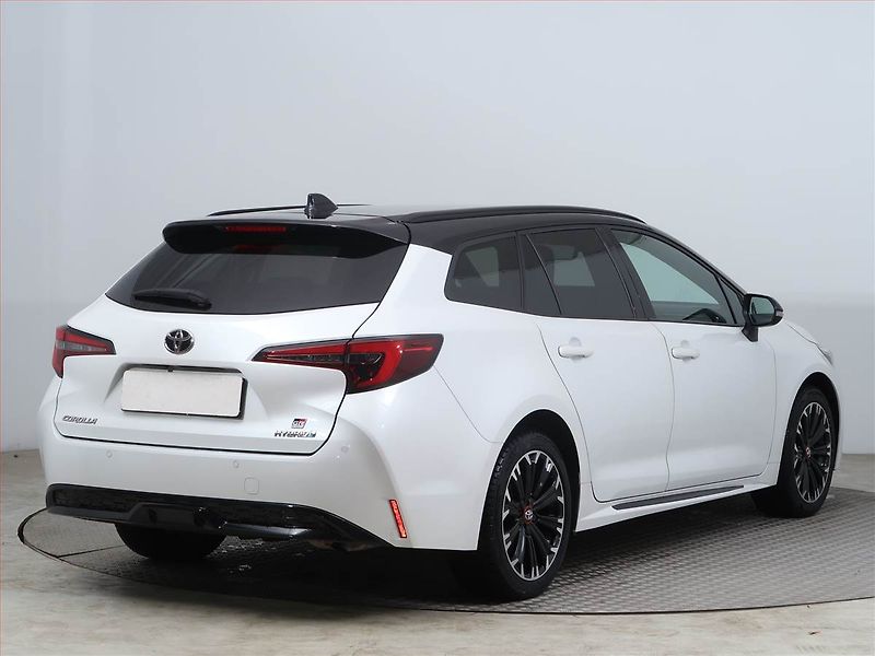 Toyota Corolla (2024) 1.8 Hybrid - fotka 5 z 15
