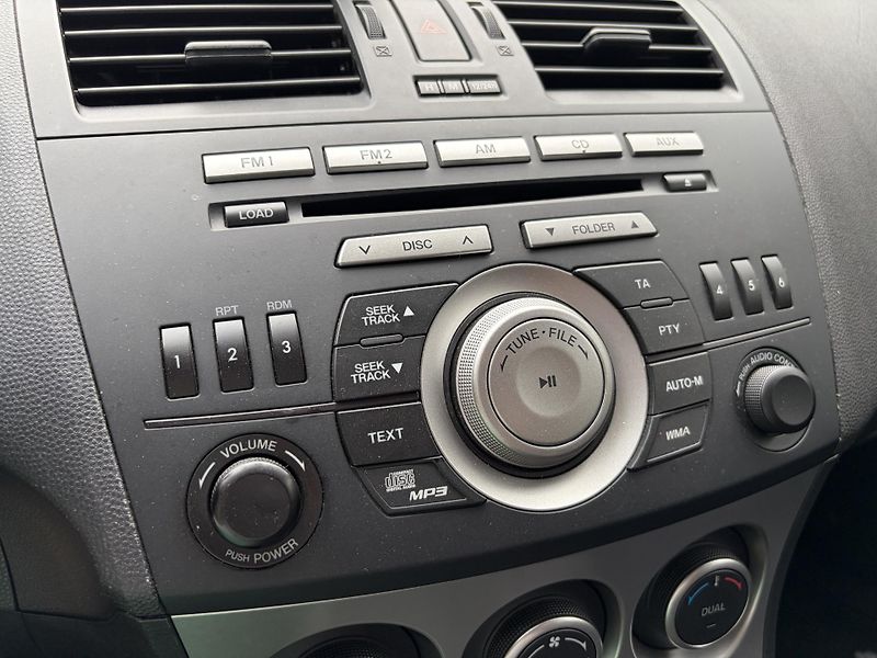 Mazda 3 2.0 Exclusive-Line - fotka 26 z 30