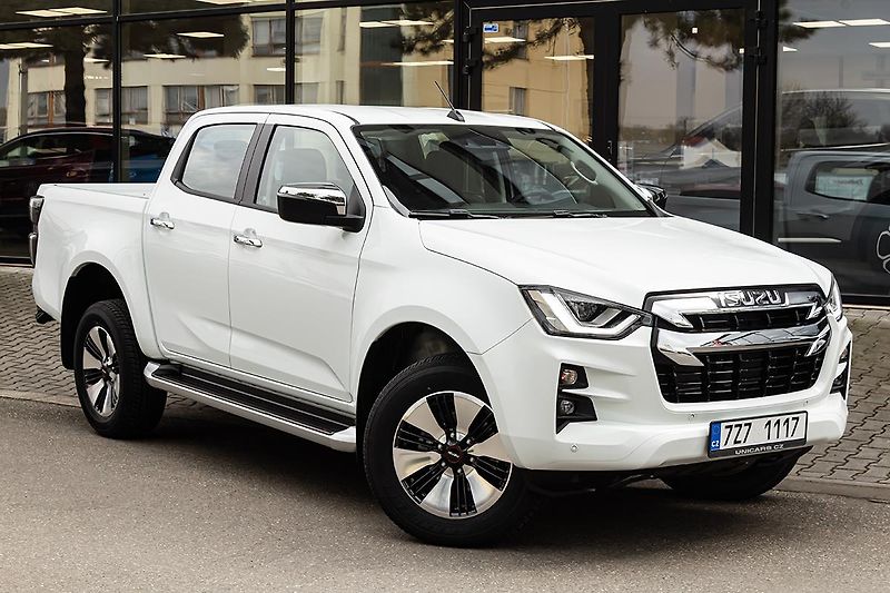 Isuzu D-Max 1,9 D AT 4x4  LSE DoubleCab - fotka 3 z 19