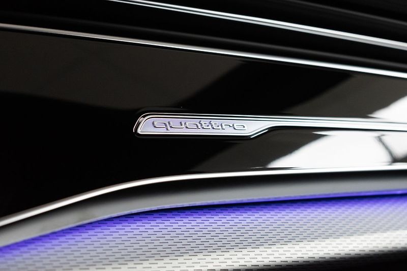 Audi Q7 55 TFSI e *S-LINE*4x4*AIR*DPH* - fotka 39 z 52