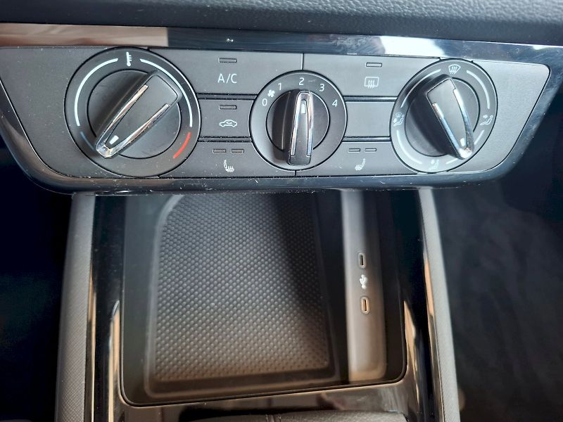 Škoda Kamiq (2025) SELECTION TSI 85/1.0 M6F - fotka 18 z 32