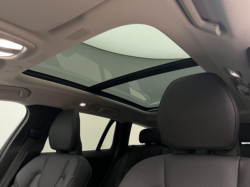 Volvo V60 B4 DARK PLUS AUT - fotka 17 z 45