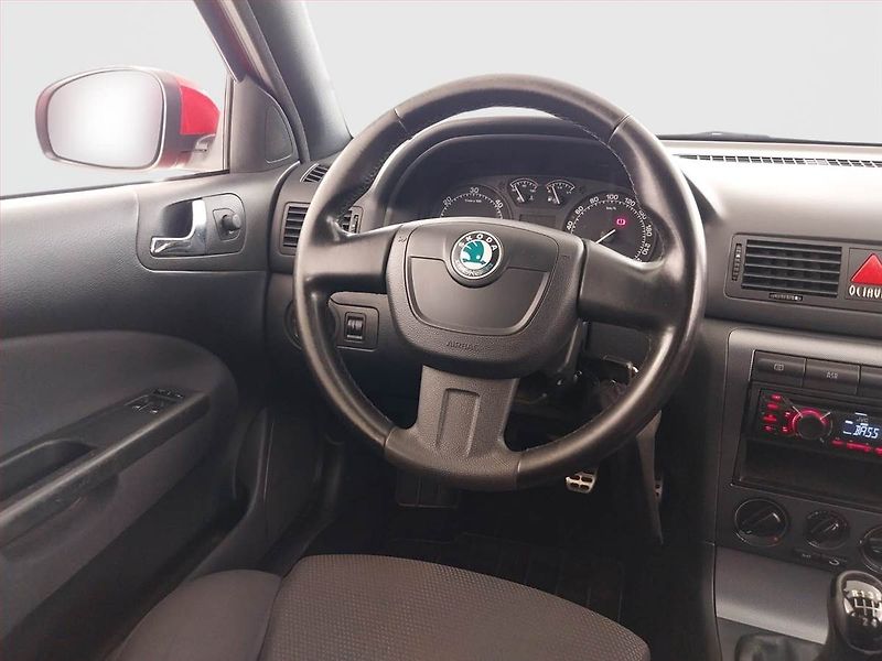 Škoda Octavia (2010) 1.9 TDI , nová STK, udržované - fotka 7 z 17