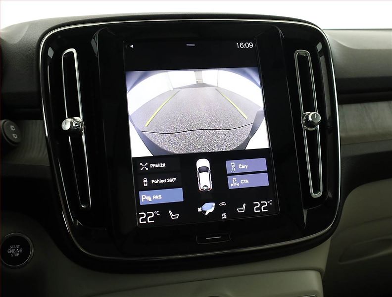 Volvo XC40 (2019) Inscription D3, Automat, Kůže - fotka 15 z 21