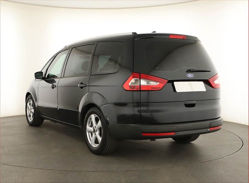 Ford Galaxy (2011) 2.0 TDCi, Automat, 7 míst - fotka 4 z 17