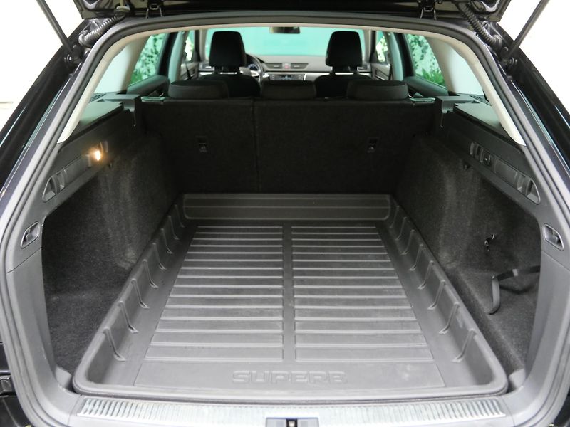 Škoda Superb - fotka 23 z 23