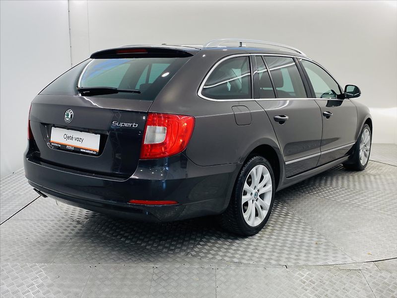 Škoda Superb 2,0 TDI DSG 103kW Bi-Xenon Ele - fotka 2 z 26