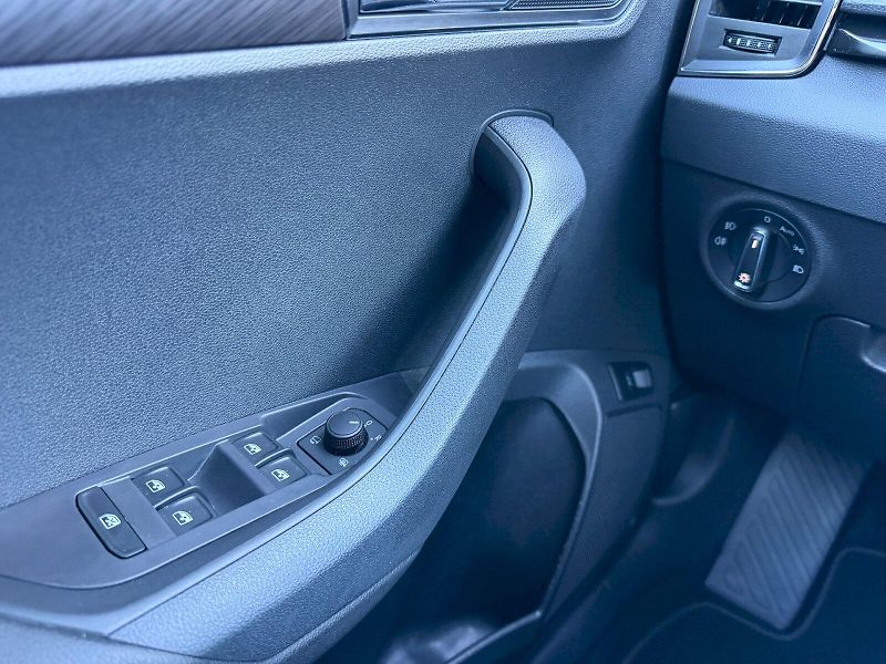 Škoda Karoq (2025) 1.5 TSI 110kW Top Selection - fotka 10 z 35