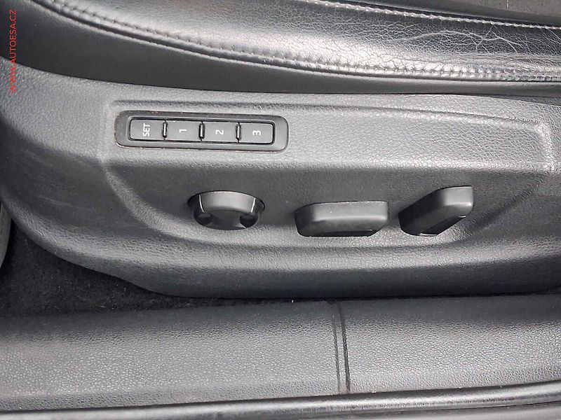 Škoda Octavia (2013) 2.0 TDi, Bixen, navi - fotka 13 z 19