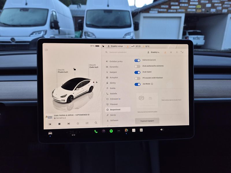 Tesla Model 3 STANDART RANGE 239w SOH 96,5% - fotka 28 z 48