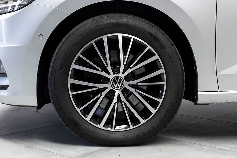 Volkswagen Touran 2.0TDI TAŽNÉ*WEBASTO*DPH*ČR 1M - fotka 42 z 51