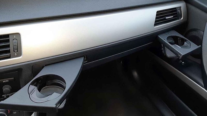 Přední část jakoby byla z většího vozu, než ta zadní. Tuto asymetrii ale BMW dotáhlo do extrému až u některých kusů jedničkové řady.