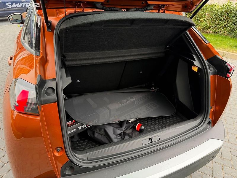 Peugeot 2008 1.2 PureTech 74 kW / tažné - fotka 11 z 21