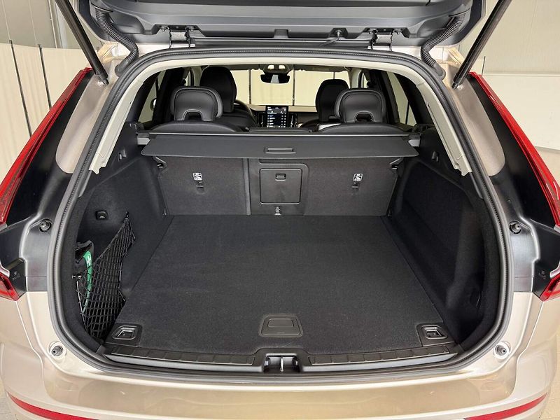 Volvo XC60 (2026) B5 2.0L 250+14 HPAT8 AWD CORE - fotka 24 z 26