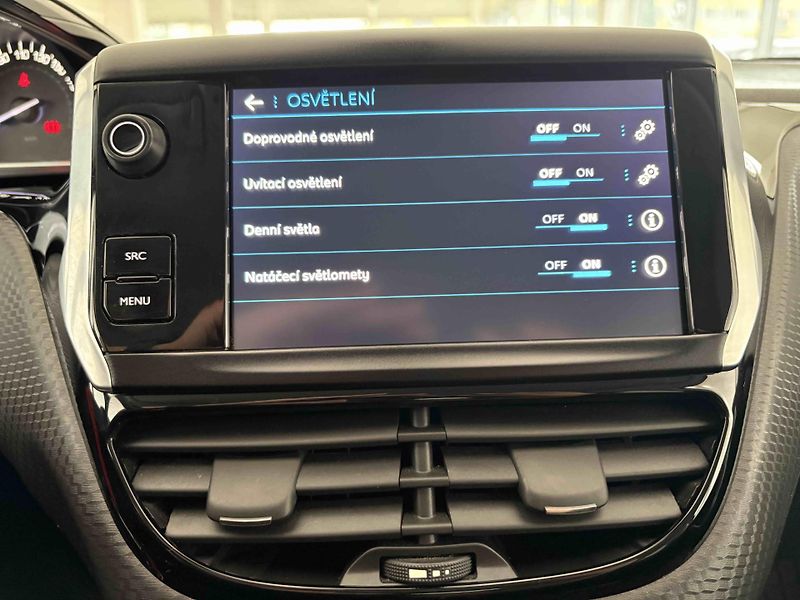 Peugeot 2008 (2018) Allure 1.2 PureTech 130 MAN6 - fotka 14 z 20