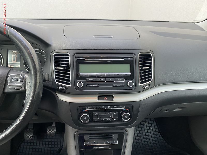 Seat Alhambra (2012) 2.0TDi, AC, výhřev sed. - fotka 12 z 16