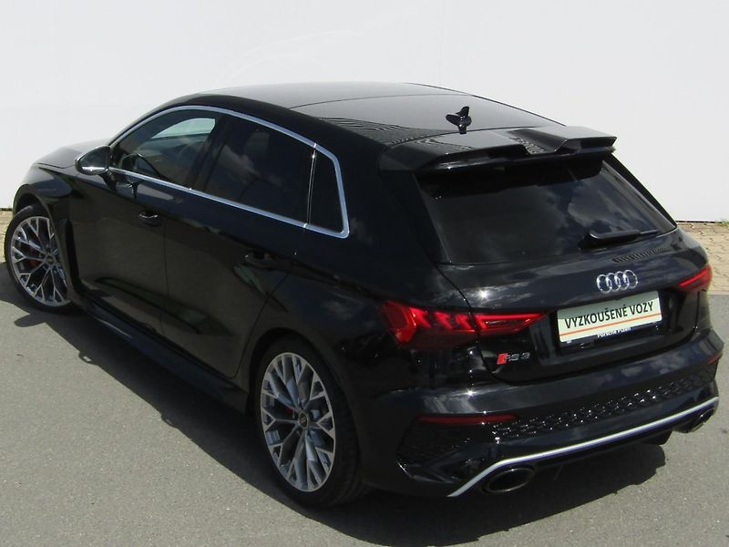 Audi RS 3 (2024) 2,5 TFSI Quattro 294KW - fotka 14 z 30