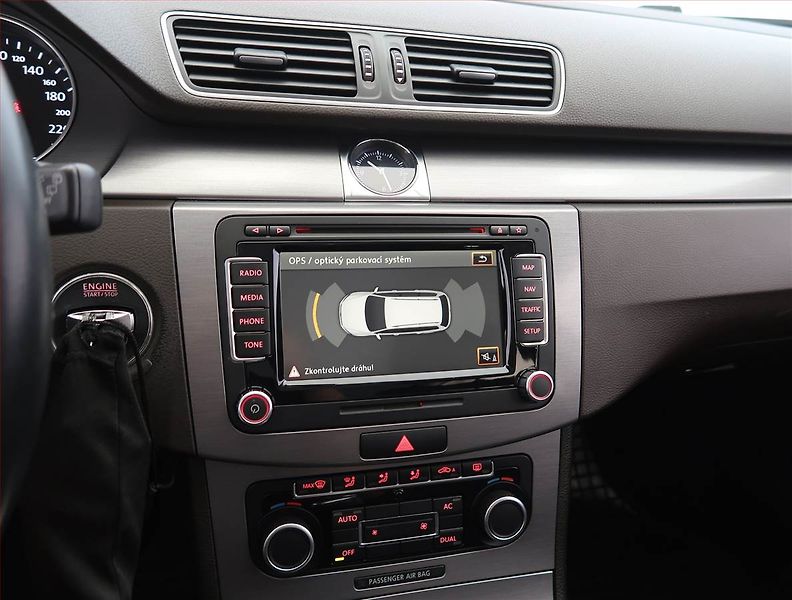 Volkswagen Passat (2011) 1.6 TDI, Navi, Tempomat - fotka 16 z 22