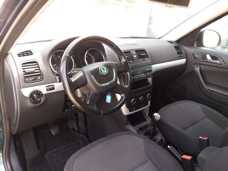 Škoda Yeti 1.2TSi,77kW,ESP,KLIMA,TAŽNY!! - fotka 11 z 20