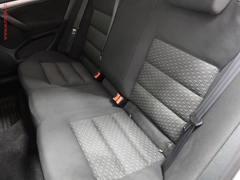 Škoda Octavia (2011) 1.6TDi, ČR, AC, temp - fotka 10 z 19